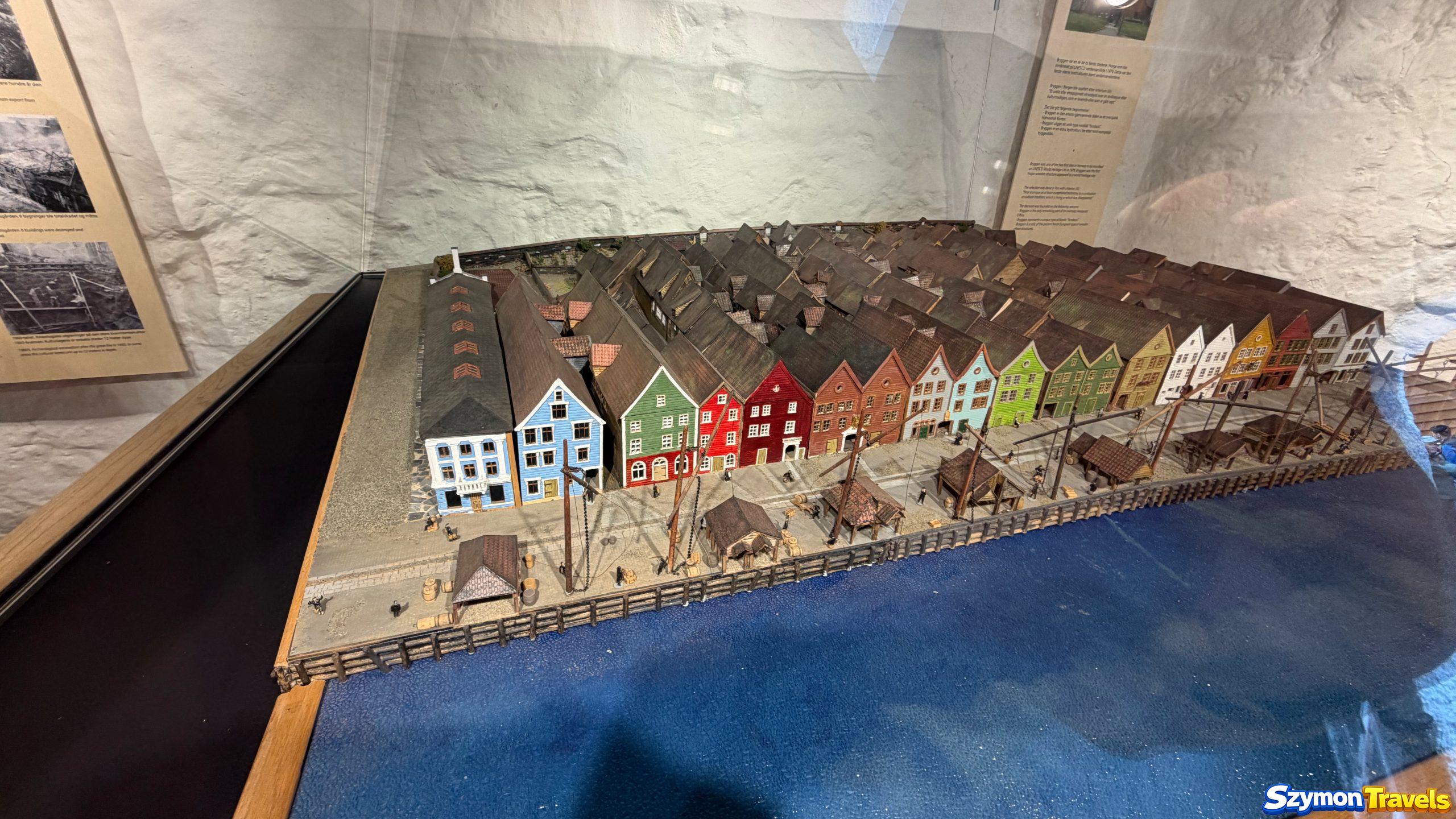 Model średniowiecznego Bryggen w muzeum Model historycznej zabudowy Bryggen prezentowany w Bryggens Museum