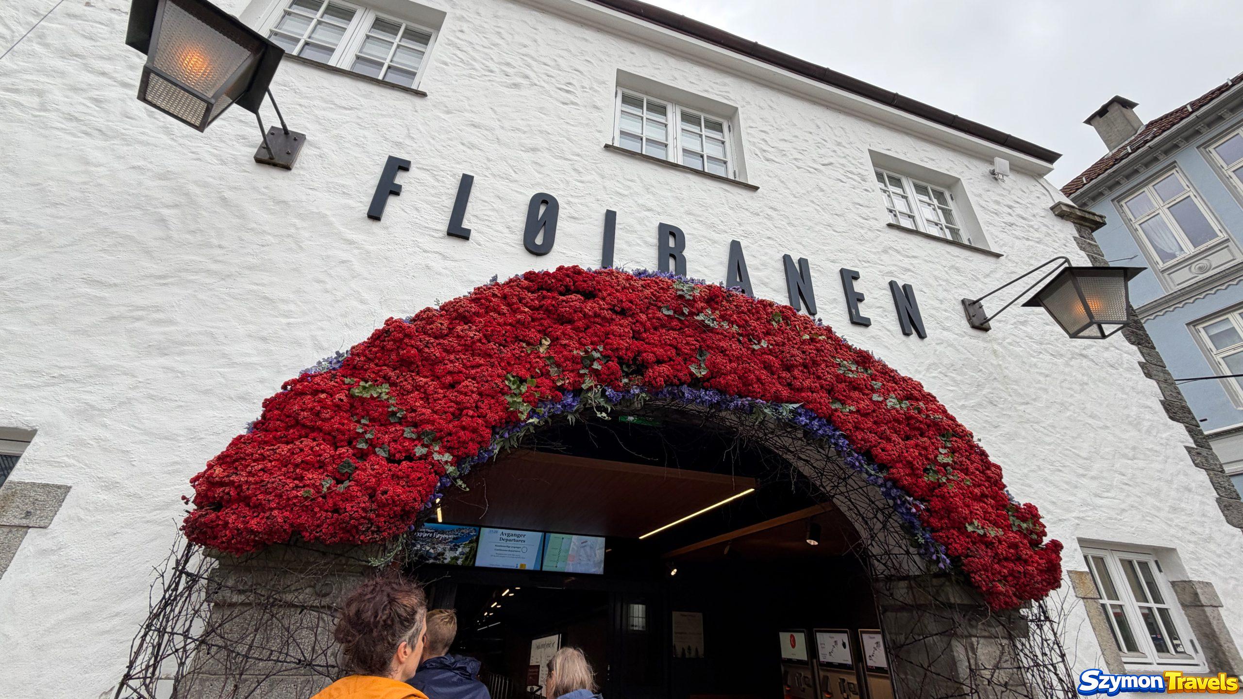 Dolna stacja Fløibanen w Bergen Dolna stacja kolei linowo-terenowej Fløibanen w centrum Bergen