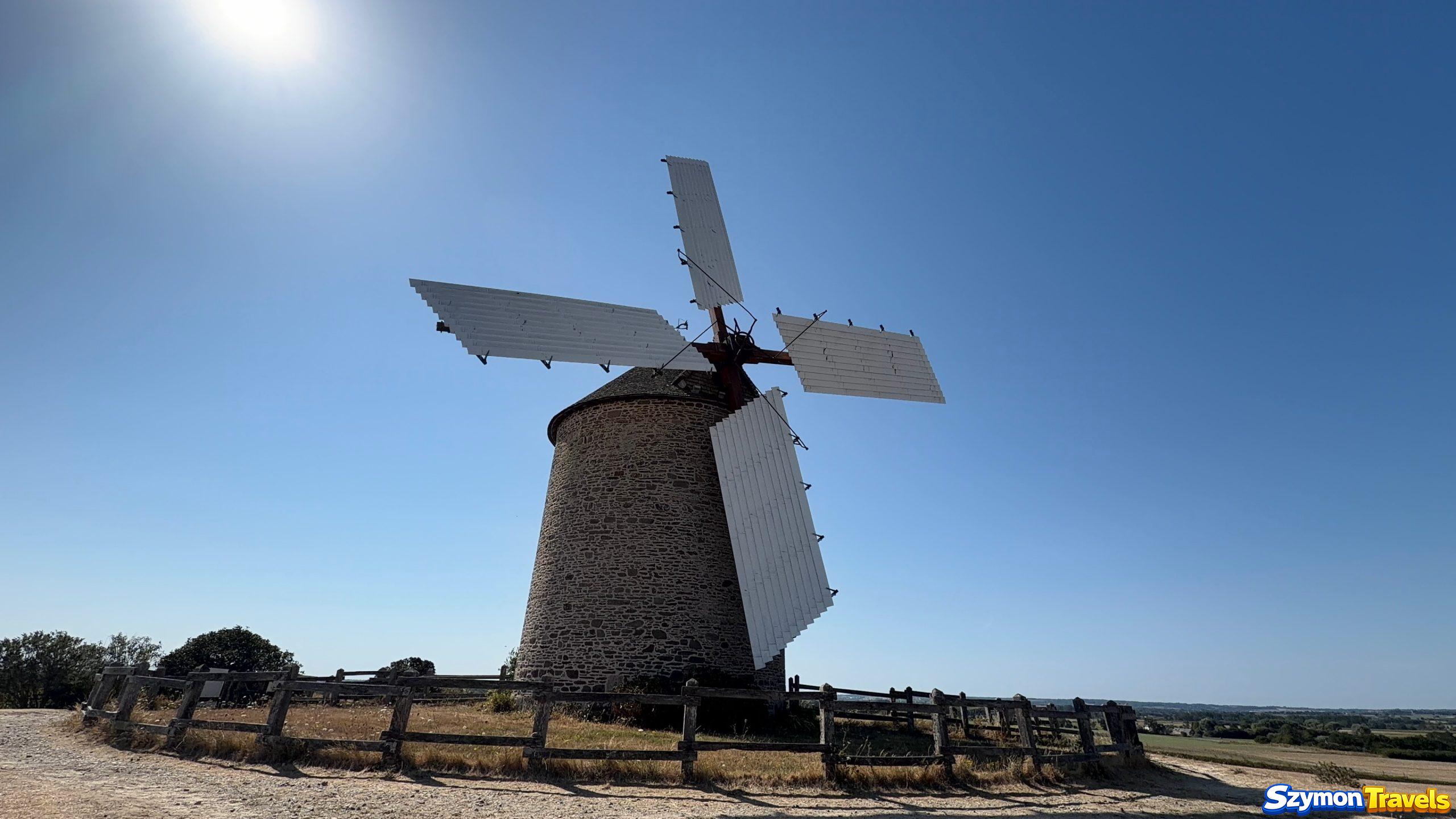 Moulin de Moidrey – działający wiatrak niedaleko Mont-Saint-Michel