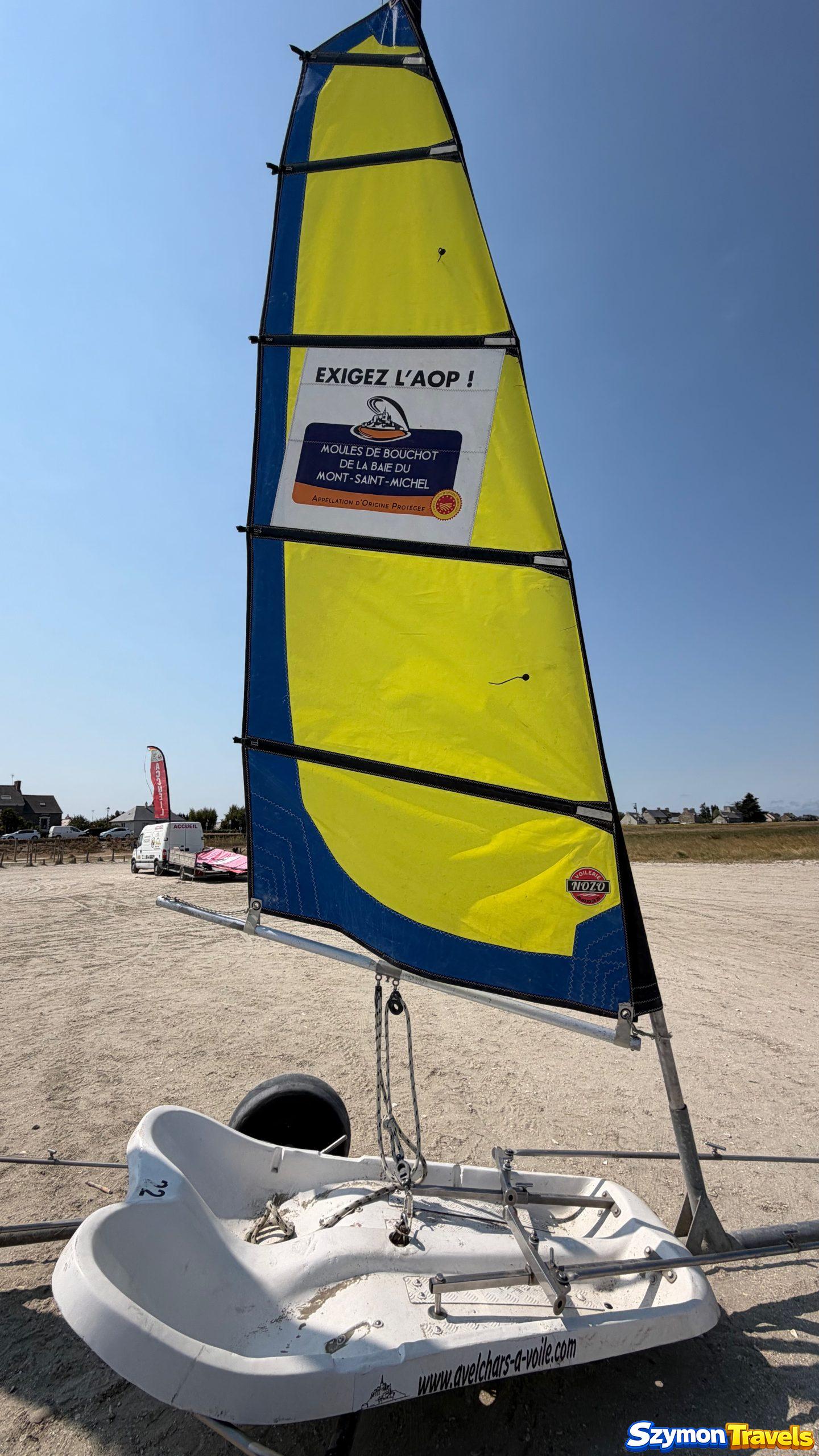 Żagiel char à voile Char à voile Avel z dużym żaglem na plaży w Hirel