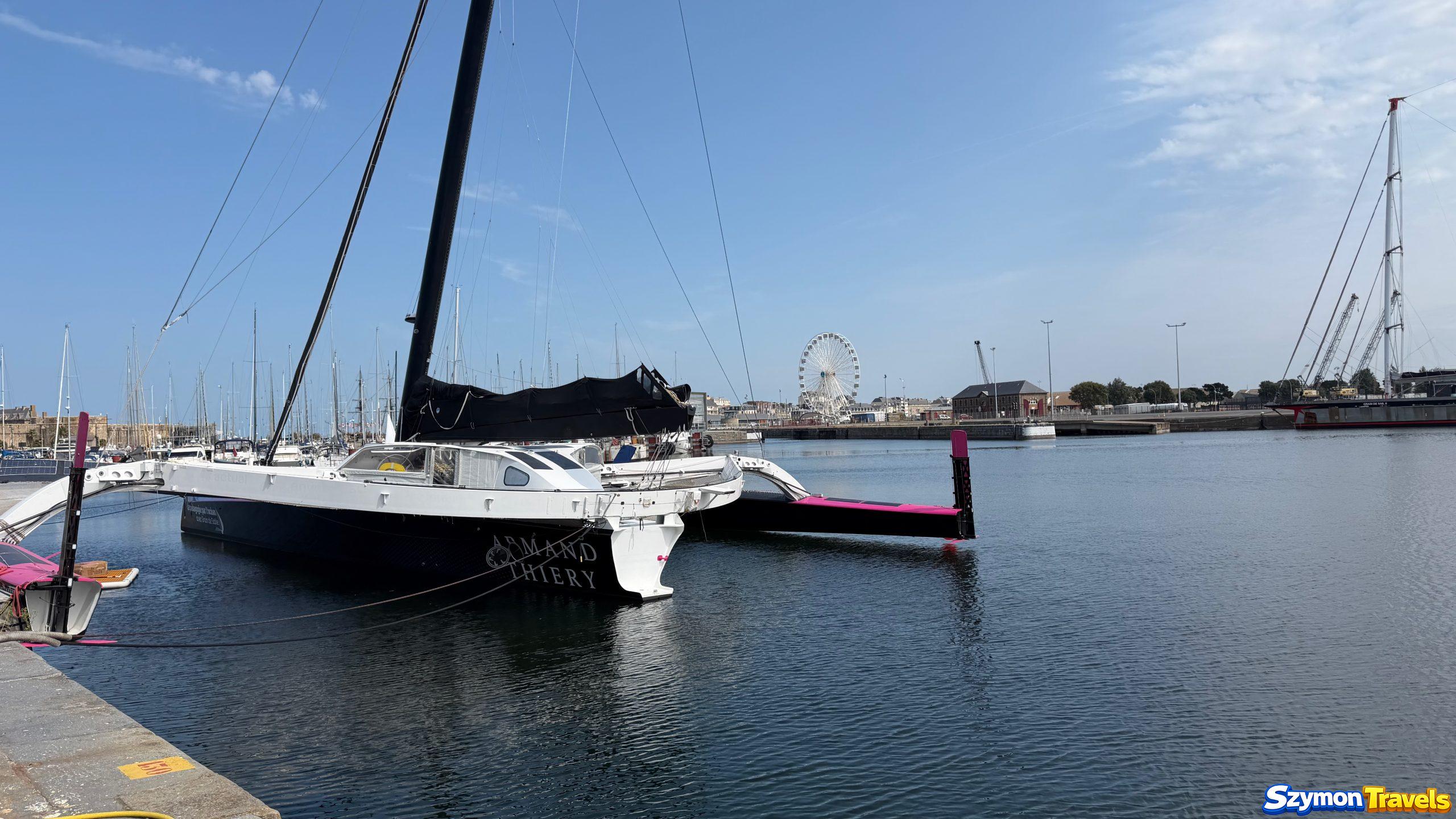 Katamarany i marina w porcie Saint-Malo