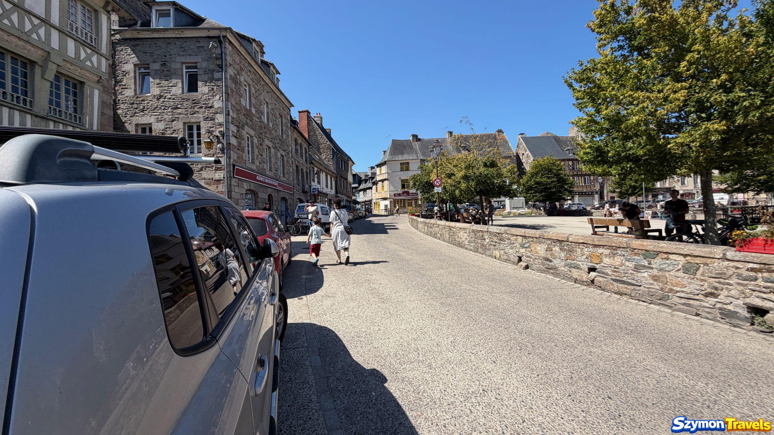 Place du Martray w Tréguier Place du Martray w centrum Tréguier obok katedry Saint-Tugdual