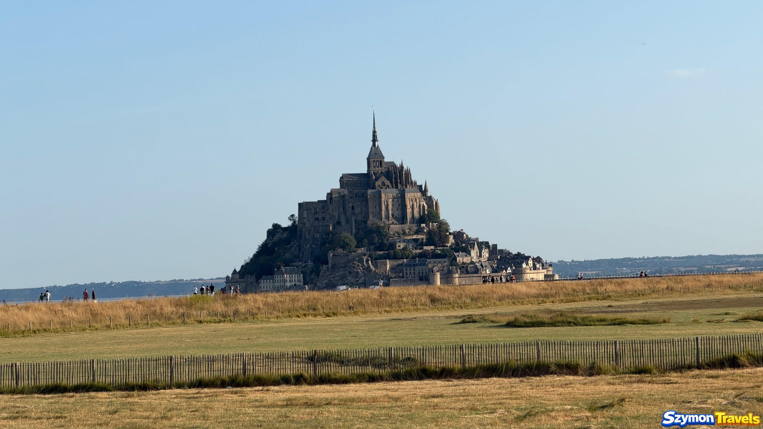 Mont-Saint-Michel podczas naszej podróży samochodem po Bretanii i Normandii w 2026 roku