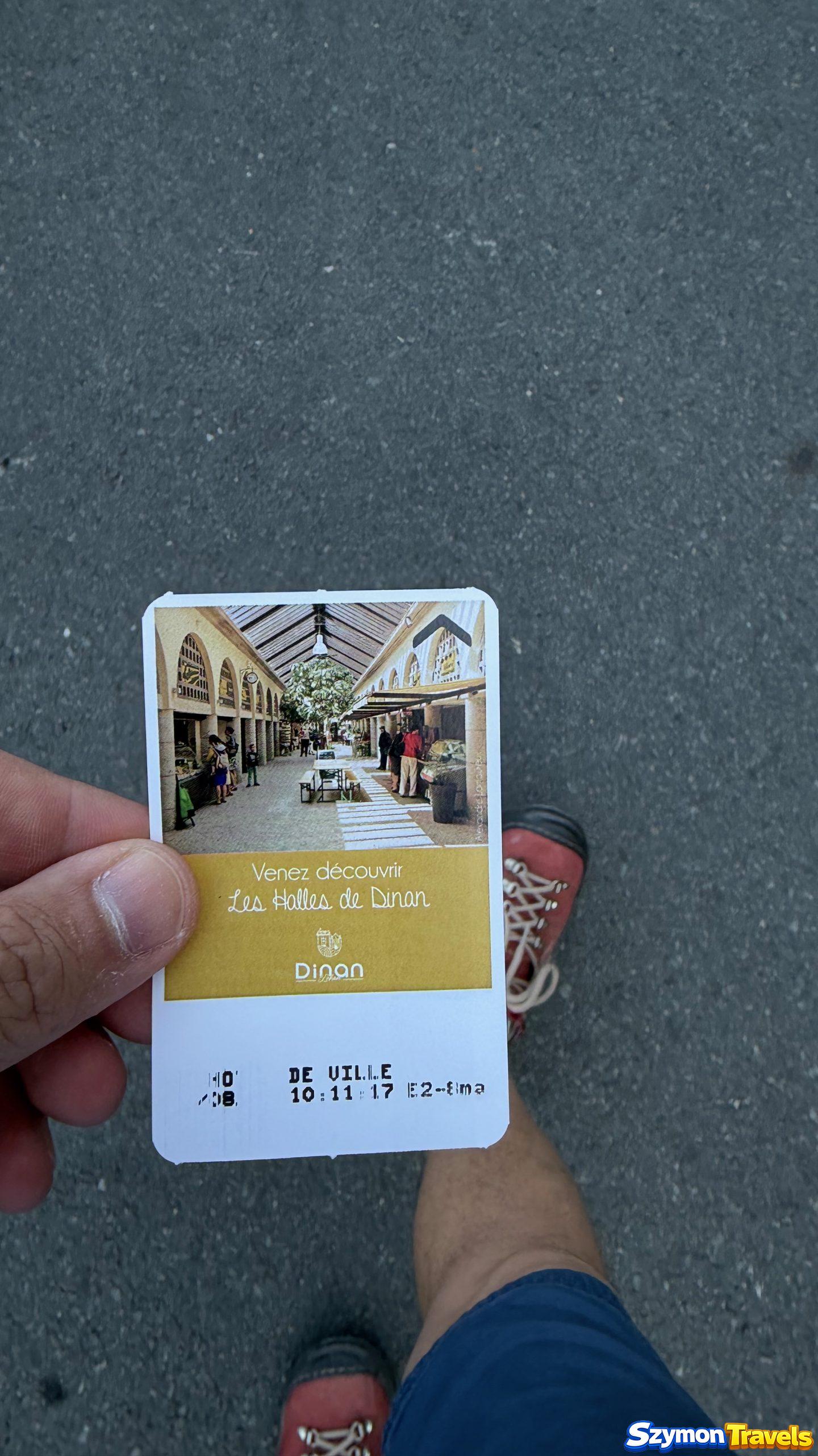 Karta parkingowa miasta Dinan z reklamą Les Halles de Dinan