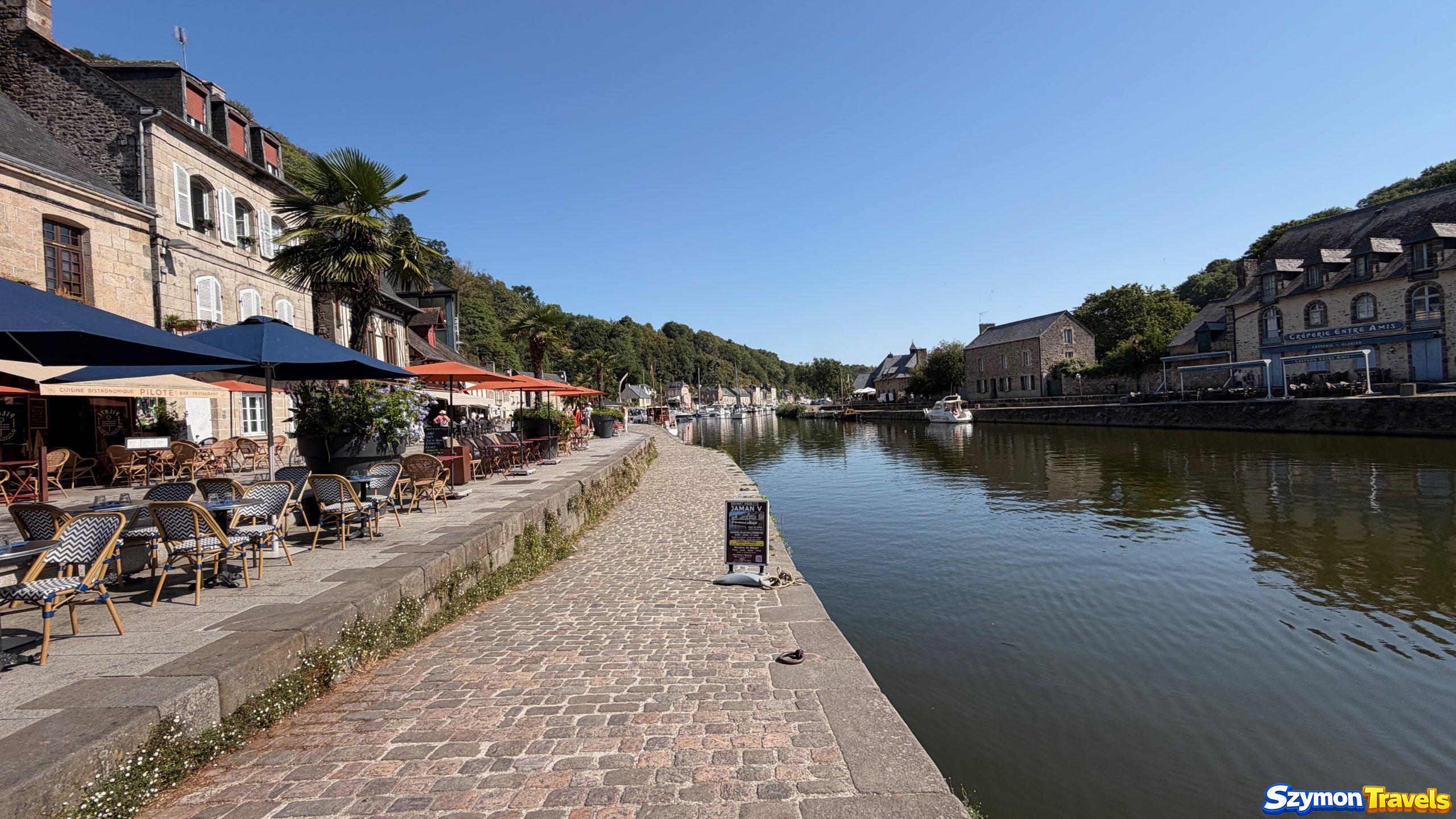 Restauracyjne nabrzeże portu Dinan